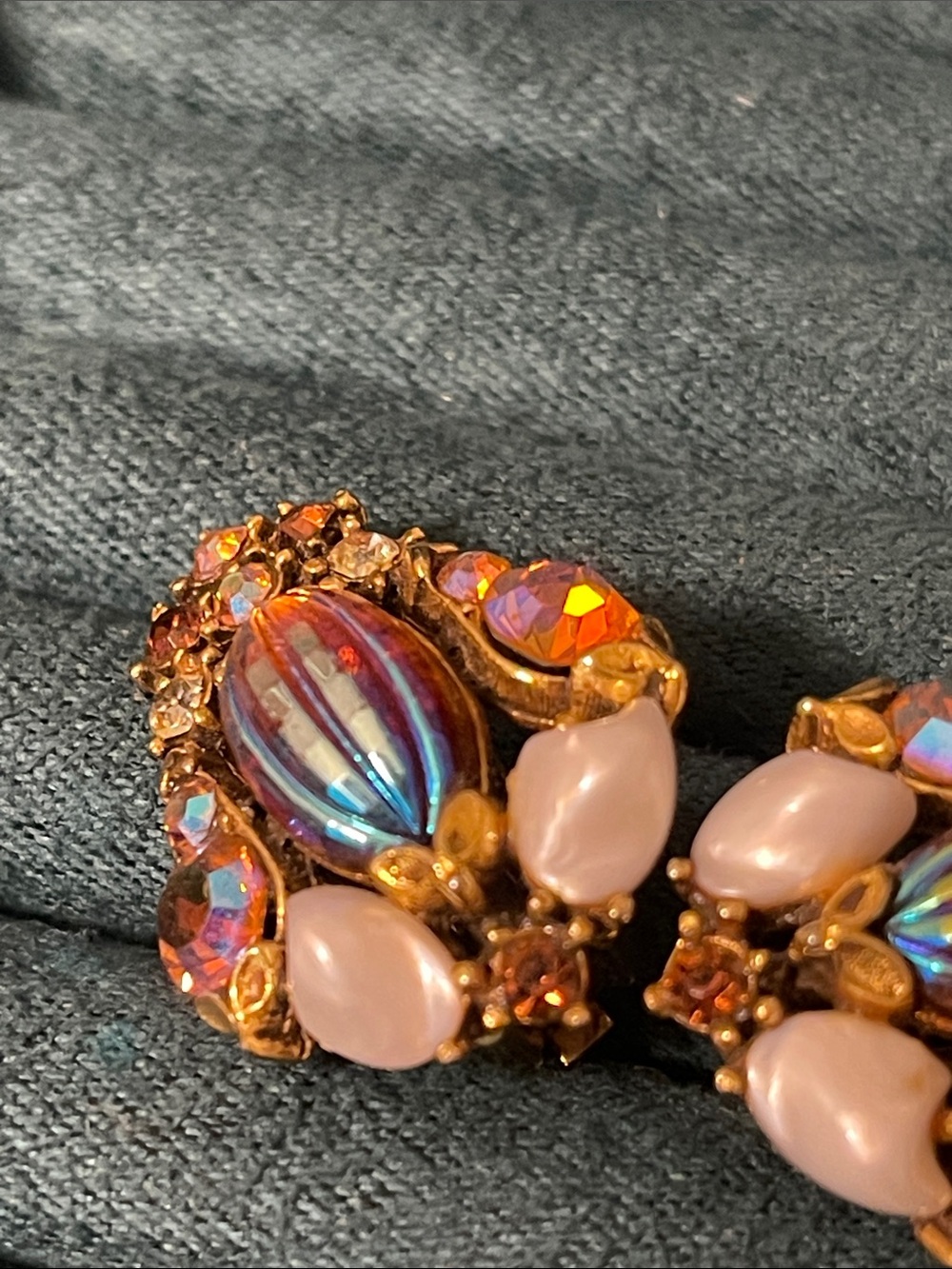 Vintage Florenza Oil Slick Baby Teeth Pearl Rhinestone Clip On Earrings - Picture 8 of 8
